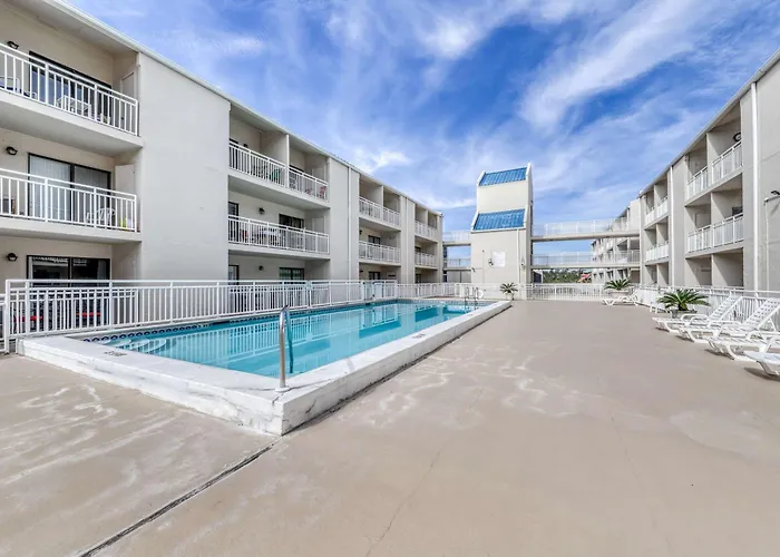 Holiday home Second Floor With Free Wifi Gulf Views Ac And Gated Entrance *